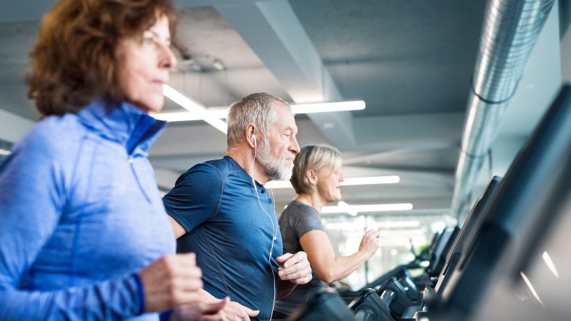 A man running on the treadmill wearing headphones.